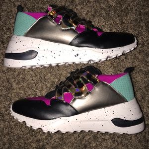 Time and tru women’s sneakers